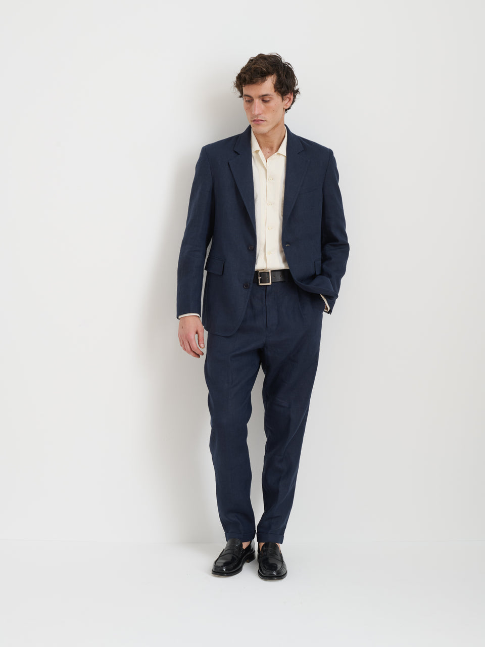 Standard Pleated Pant in Linen - Navy