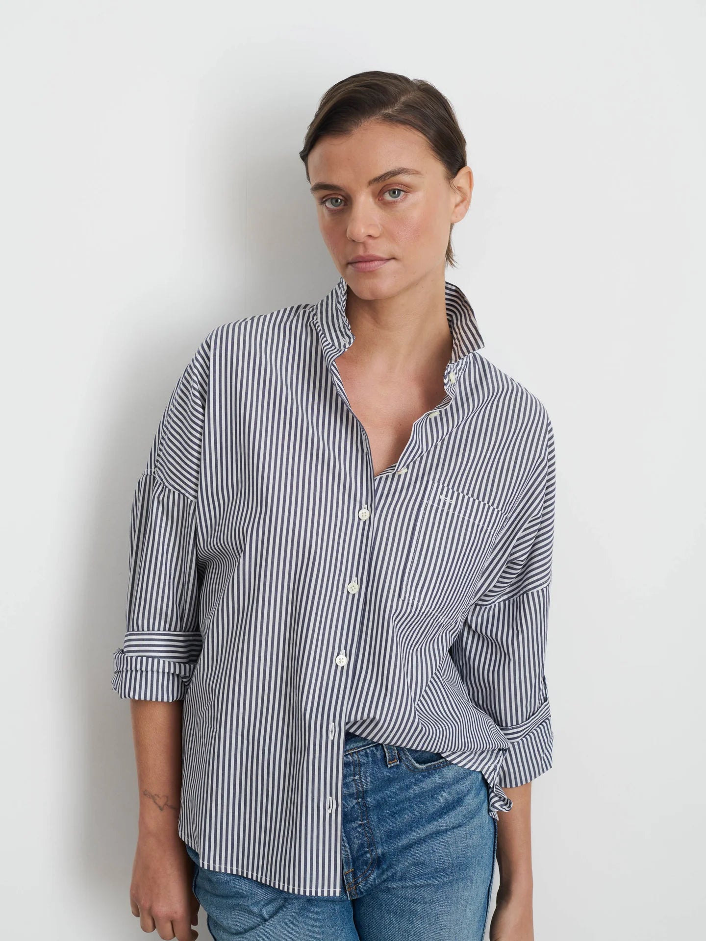 Jo Shirt in Paper Poplin - Navy/White