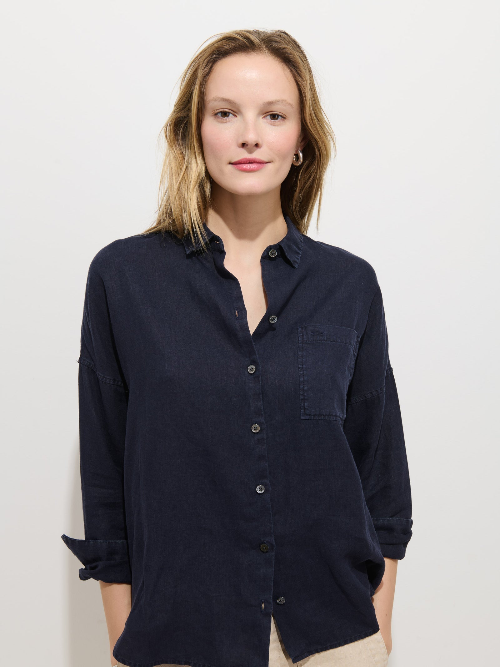 Jo Shirt in Linen - Dark Navy