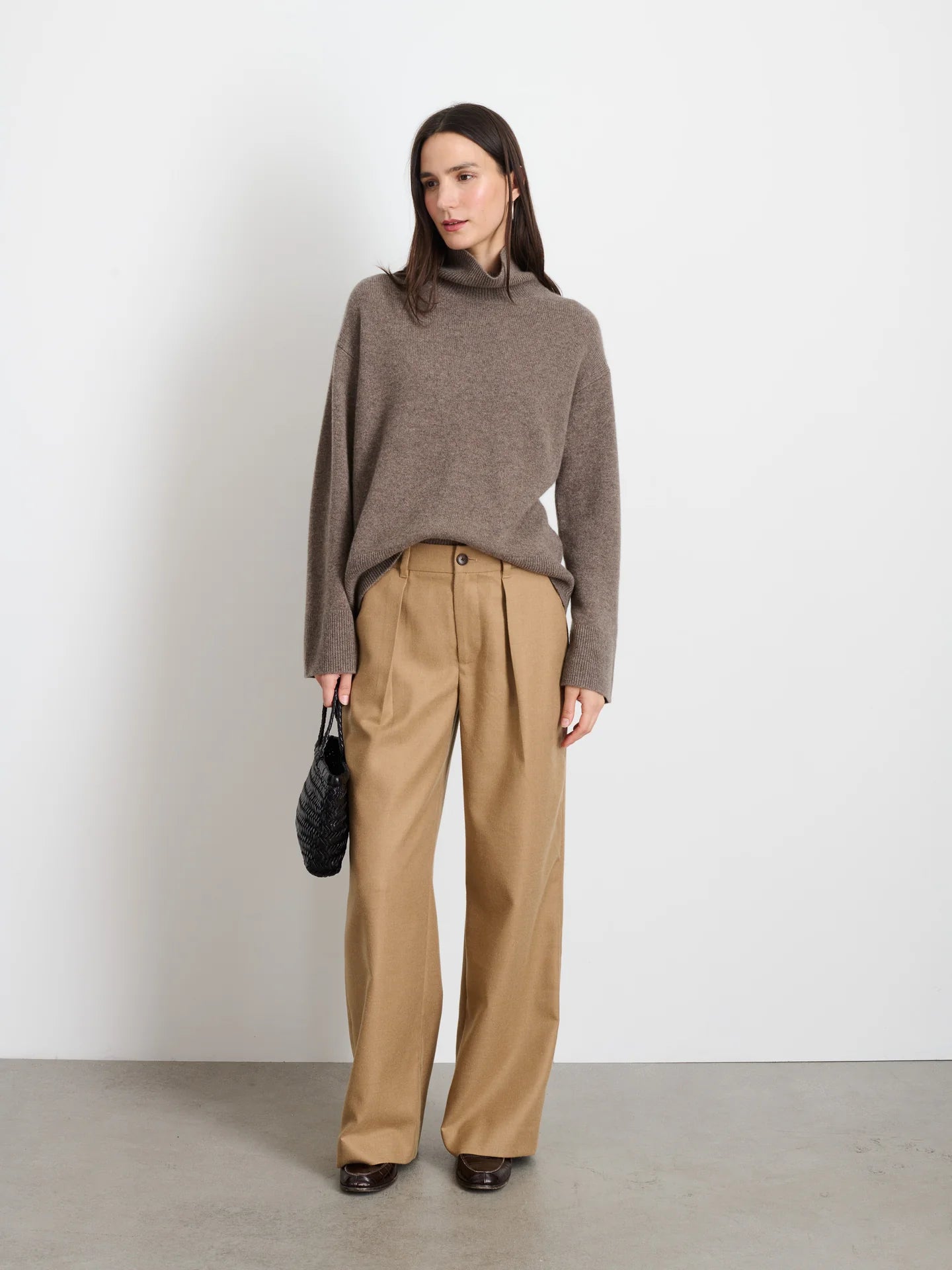 Cecile Turtleneck Sweater in Cashmere - Barley