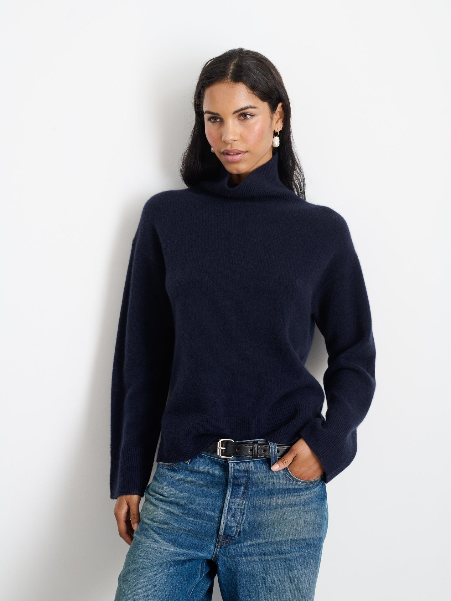 Cecile Turtleneck Sweater in Cashmere - Navy