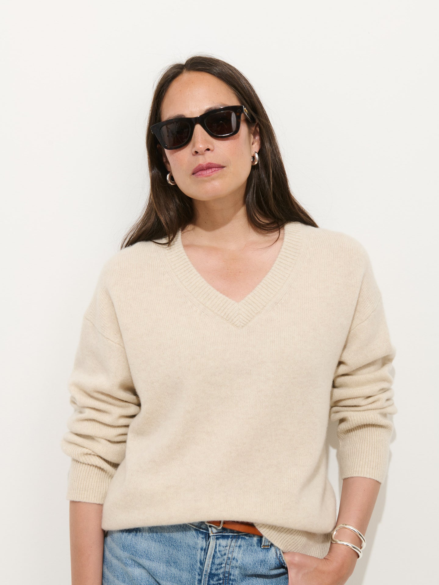 Rowan V-Neck Sweater in Cashmere - Heather Ecru